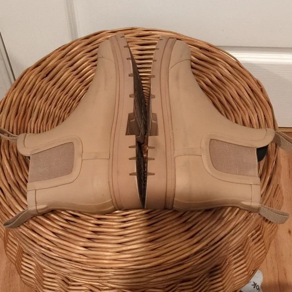 Everlane Waterproof Tan Lug Bootie Womens 7 - Picture 5 of 8